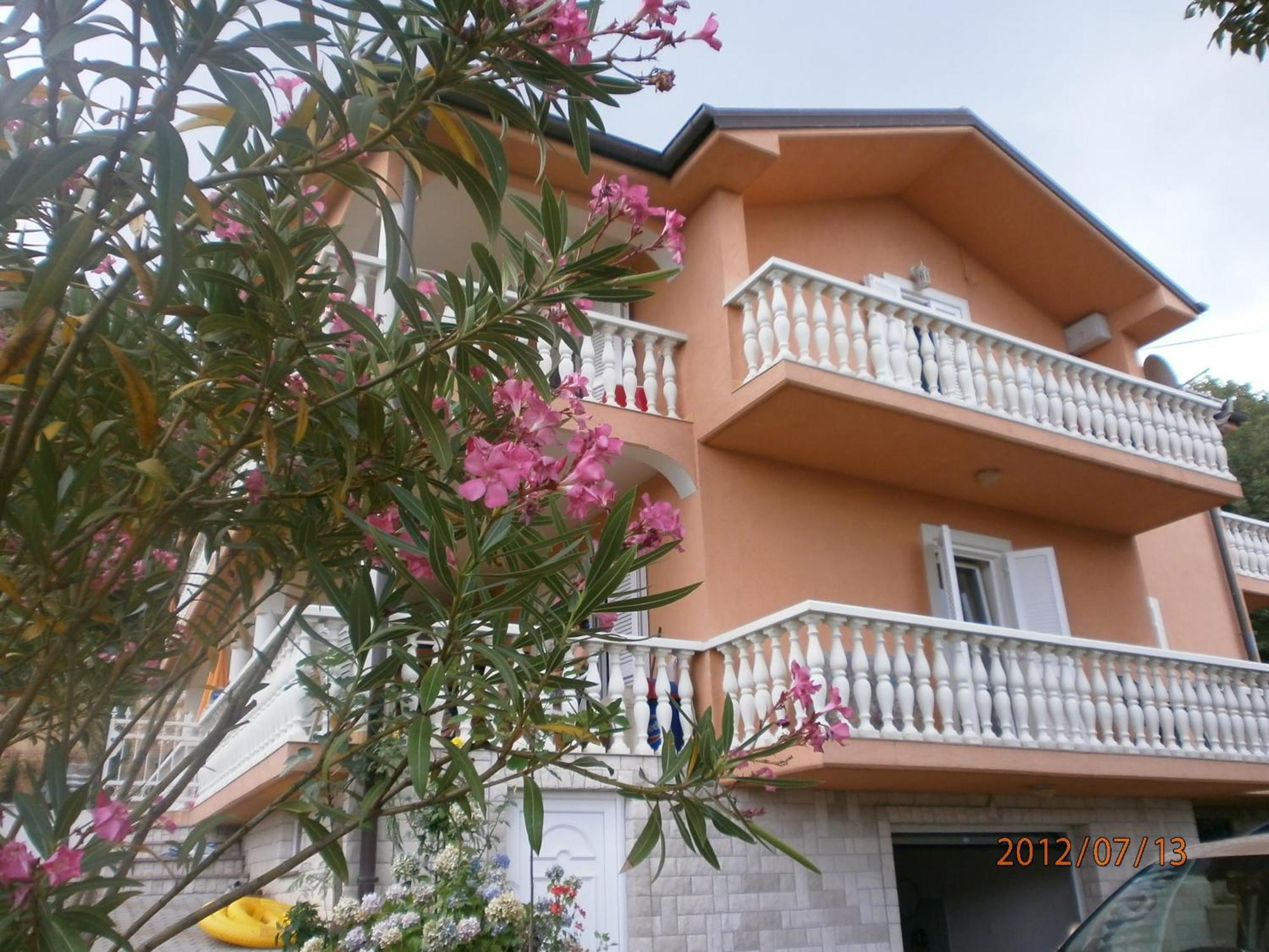 Apartments Viktorija Omišalj Eksteriør bilde